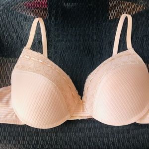 NWOT padded lace bra